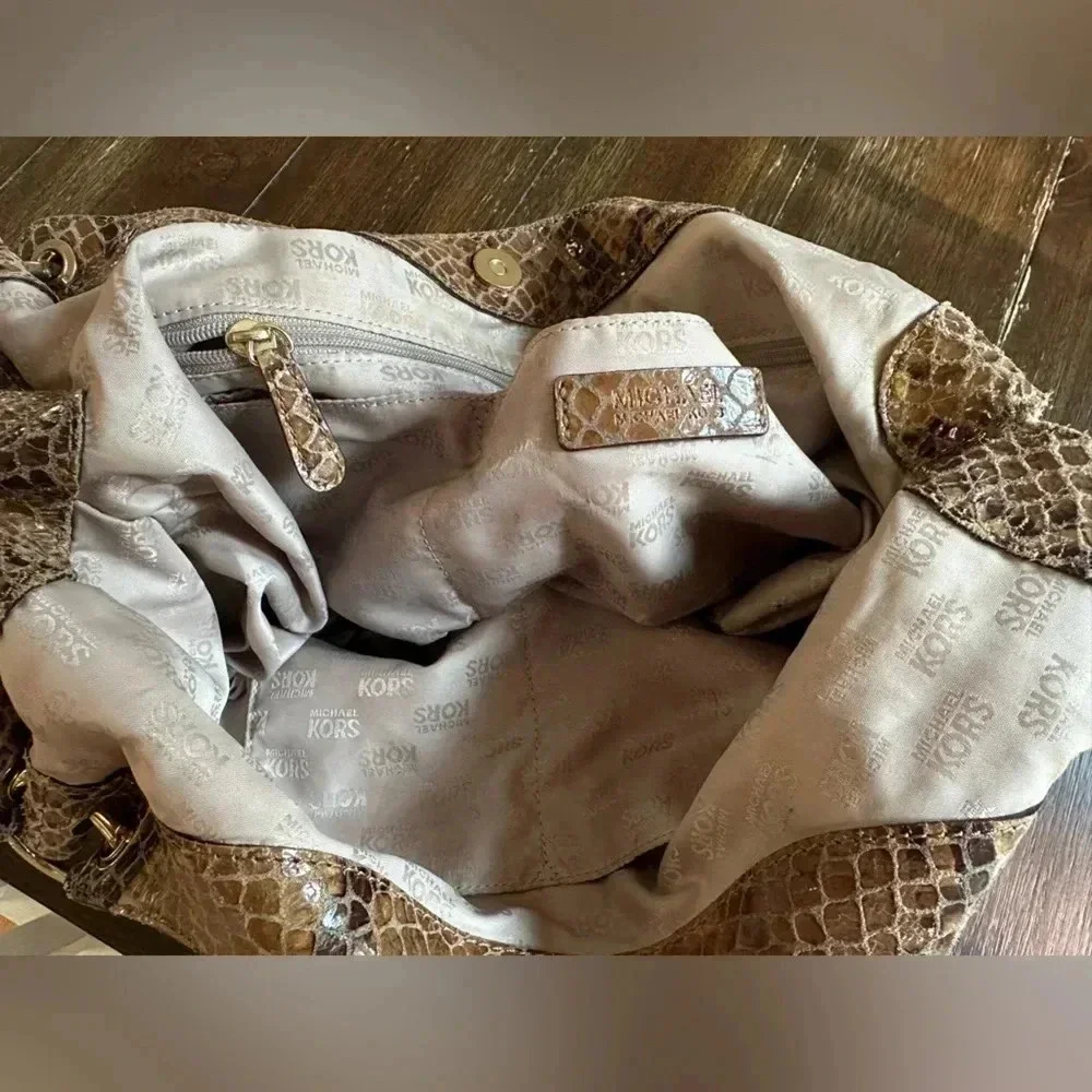Michael Kors hobo bag